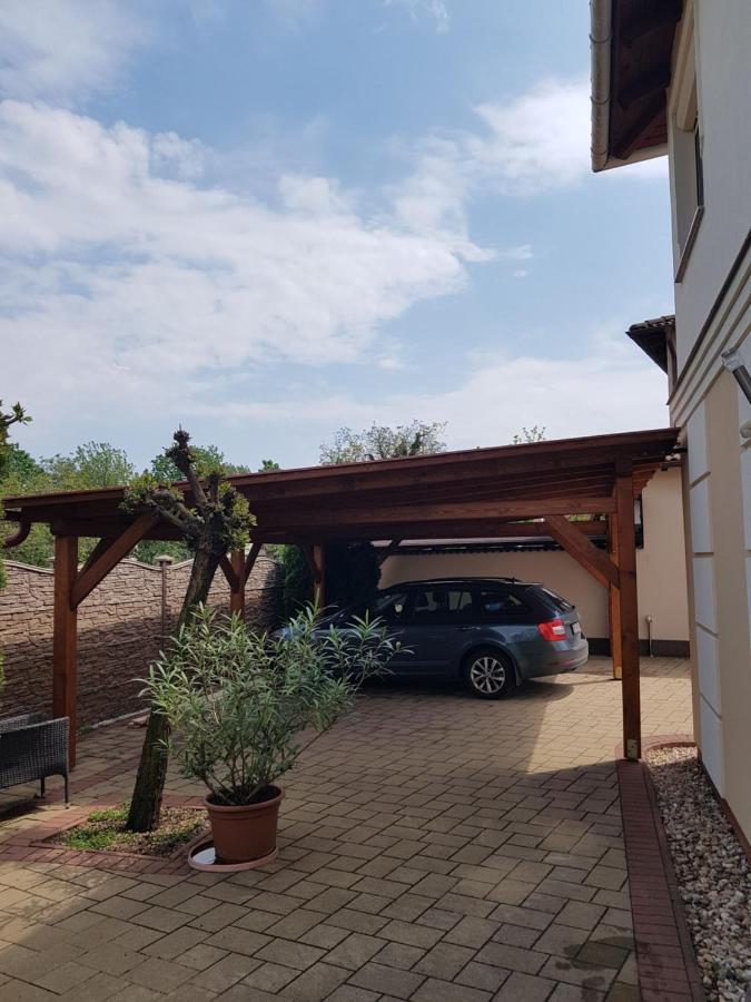 Elek Apartmanhaz ハイデゥソボスロー エクステリア 写真